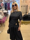 261110 Düşük Omuz Yan Tokalı Bluz Siyah