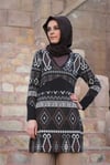 V Yaka Tunik