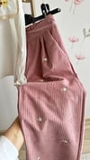 PEMBE KADİFE PANTALON & NAKIŞLI BLUZ  TAKIM