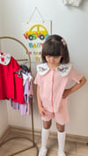 PEMBE YAKA NAKIŞ DETAYLI FİTİLLİ  ŞORTLU MÜSLİN TAKIM