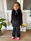 SİYAH KÜRKLÜ KADİFE EŞOFMAN TAKIMI