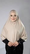 Bej Pratik Hazır Geçmeli Tesettür Eşarp Şifon Kumaş Arkası Lastikli Peçeli - Hürrem Bone 2112_12