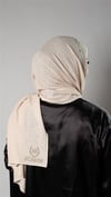 Bej Pratik Hazır Geçmeli Tesettür Şal Örme Kumaş Taşlı Çiçek Desenli  - Hürrem Bone 2118C_12