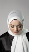 Beyaz Pratik Hazır Geçmeli Tesettür Şal Örme Kumaş Taşlı Yıldız Desenli  - Hürrem Bone 2118Y_42