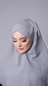 Gri Pratik Hazır Geçmeli Tesettür Eşarp Pamuk Caz Kumaş Tek Katlı Çapraz Hijab - Hürrem Bone 2305_15