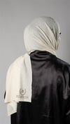 Krem Pratik Hazır Geçmeli Tesettür Şal Örme Kumaş Taşlı Çiçek Desenli  - Hürrem Bone 2118C_40