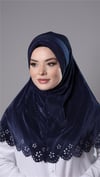 Lacivert Pratik Hazır Geçmeli Tesettür Eşarp Fukuro Kumaş Piliseli Çiçek Desenli Lazer Kesim - Hürrem Bone 1829_02
