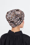 Pudra Çapraz Büzgülü Tesettür Bone Sandy Leopar Desen - Hürrem Bone 2511_06