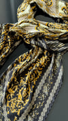 SİYAH / GOLD PLİSELİ ŞAL