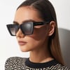 Alexander McQueen AM0299S 001 Cat Eye Füme Siyah Kadın Güneş Gözlüğü