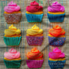 3 Boyutlu Hasır Üzerinde Renkli Cupcake Şöleni 3'lü Pano Kumaşı