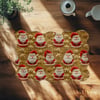 Altın Işıltısında Tatlı Noel Babaları Dijital Baskılı Kumaş