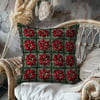 Örgü Karelerin Kırmızı Yılbaşı Çiçeği – 3D Poinsettia Dijital Baskılı Kumaş
