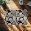 Örgü Penguenlerin Işıltılı Kış Rüyası – 3D Yılbaşı Dijital Baskılı Kumaş