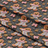 Pembe Fiyonklu Şeker Kurabiye Masalı – 3D Gingerbread Yılbaşı Dijital Baskılı Kumaş
