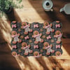 Pembe Fiyonklu Şeker Kurabiye Masalı – 3D Gingerbread Yılbaşı Dijital Baskılı Kumaş