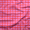 Pembe Zeminde Kırmızı Izgara Dijital Baskılı Kumaş