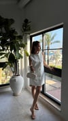 Beyaz Önden Düğme Görünüm Detay Arka Fermuarlı Midi Boy Ekbise 
