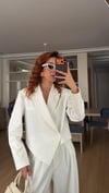 BEYAZ TASARIM ASİMETRİK CEKET PALAZZO PANTOLON  TAKIM ELBİSE1