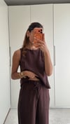 Kahve Bağlamalı Rahat Pantolon Kolsuz Bluz Takım 
