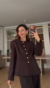 Kahve  Gold Çiçek Düğmeli Pileli Ceket Cepli Pileli Pantolon Takım 