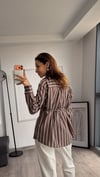 Kahve Krem Çizgili Minimal Bağlamalı Gömlek 