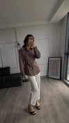 Kahve Krem Çizgili Minimal Bağlamalı Gömlek 