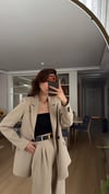 LATTE BEJ PİLE DETAY PALAZZO PANTOLON  OVERSİZE  ASTARLI CEKET TAKIM ELBİSE1