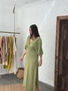 ADA SAGE GREEN MÜSLİN ELBİSE