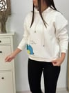 BARİ BASKI DETALI KAPŞONLU BEYAZ SWEAT