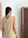 CHECK FERMUAR DETAYLI CAMEL BLUZ