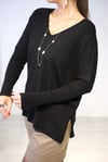 FAYE V YAKA MERSERİZE SİYAH BLUZ