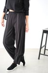 MONS DİKİŞ DETAYLI SİYAH PANTOLON