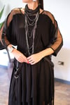 MOUN LESS TÜL DETAYLI SİYAH BLUZ