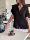 NATURAL KISA KOLLU SİYAH GÖMLEK