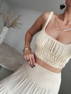 NİLS BÜZGÜ DETAYLI BEJ CROP