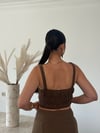 NİLS BÜZGÜ DETAYLI KAHVE CROP
