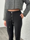 OTAS ÖNÜ DÜĞMELİ SİYAH PANTOLON