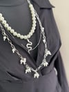 PEARL YILAN DETAYLI İNCİ KOLYE