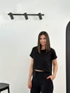 PETRA OMUZ DETAYLI SİYAH TSHIRT
