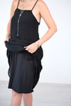 RELLA PELERİNLİ SİYAH ELBİSE