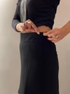 SİYAH YIRTMAÇLI ŞORT ETEK