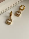 Çelik Baget Taşlı Kare Küpe (3 Cm)