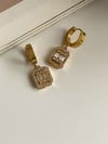 Çelik Baget Taşlı Kare Küpe (3 Cm)
