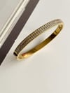 Çelik Gold Baget Taşlı Kelepçe Bileklik (6.5 Cm)