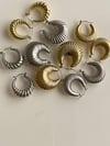 Çelik Gold Renk Midye Küpe (3 Cm)