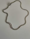 Çelik Gümüş Renk Baget Taşlı Kolye (43 Cm)