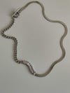 Çelik Gümüş Renk Baget Taşlı Kolye (43 Cm)