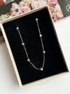 Çelik Gümüş Renk Nazar Boncuklu Topçuklu Kolye (43 Cm)