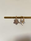 Gold Baget Taşlı Çiçek Küpe (2 Cm)